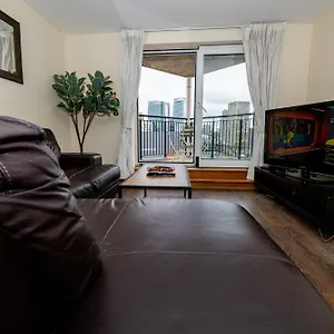 Apartamento Two Bed Near Canary Wharf, Londres